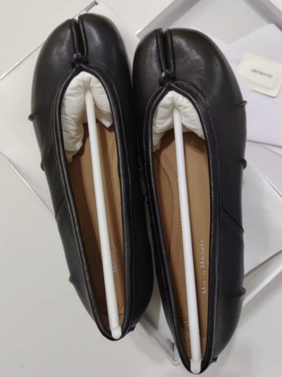 Maison Martin Margielaㅤ Jackets & Blazers - Maison Margiela Black Leather Tabi Split-Toe Ballet Flats